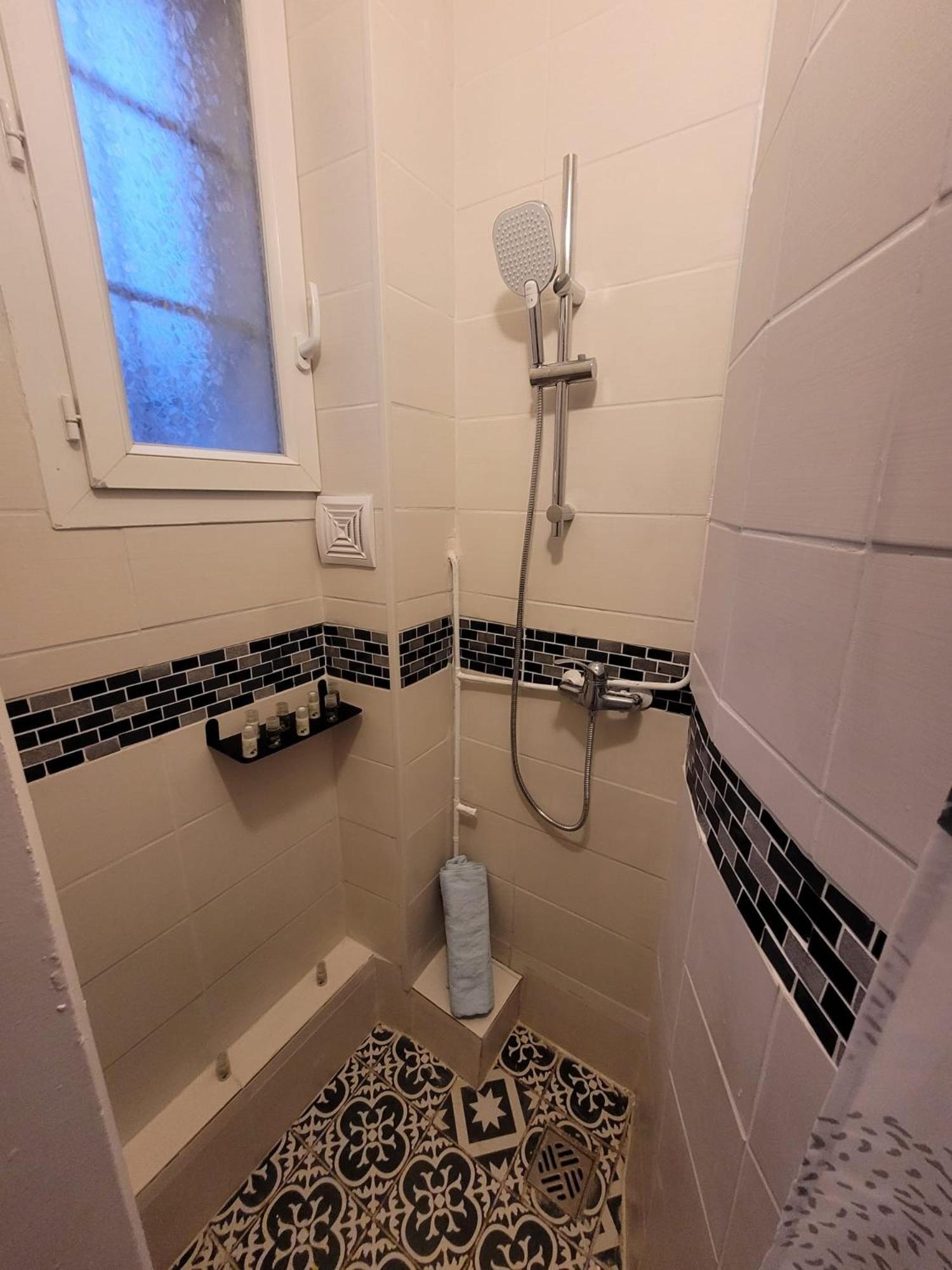 Charmant Appartement Pres De Montmartre 2 パリ エクステリア 写真
