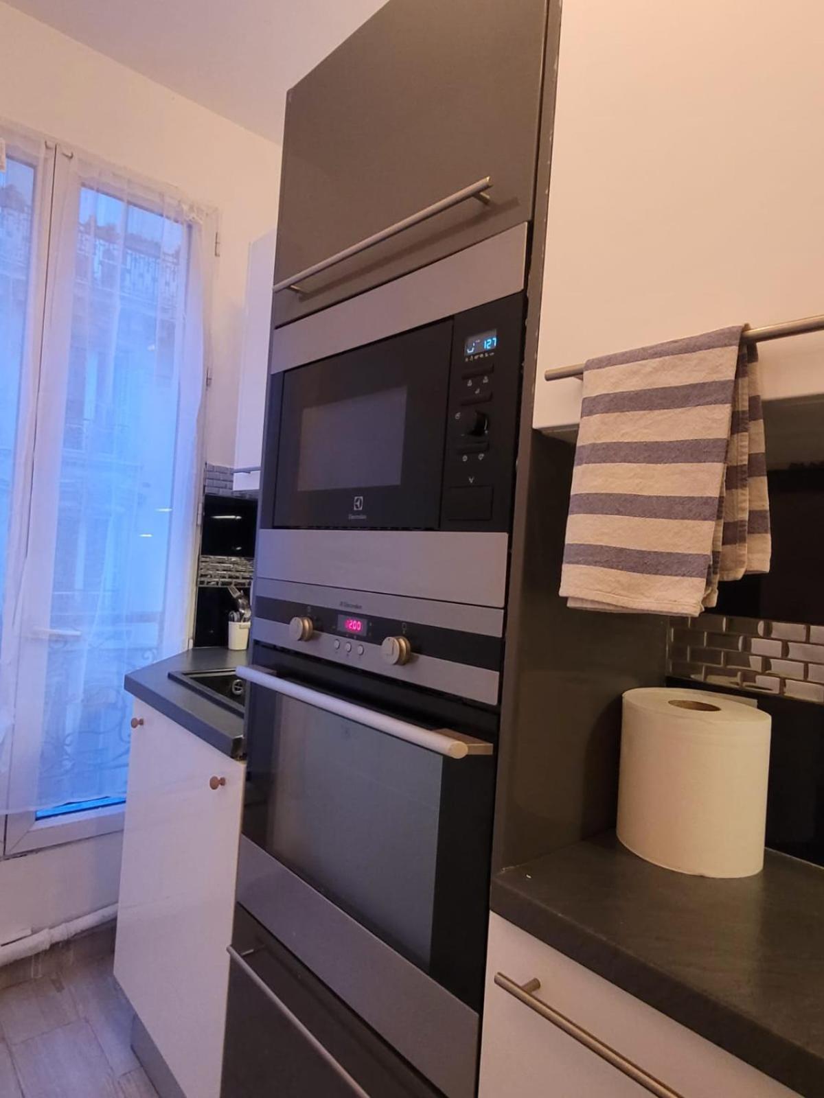 Charmant Appartement Pres De Montmartre 2 パリ エクステリア 写真