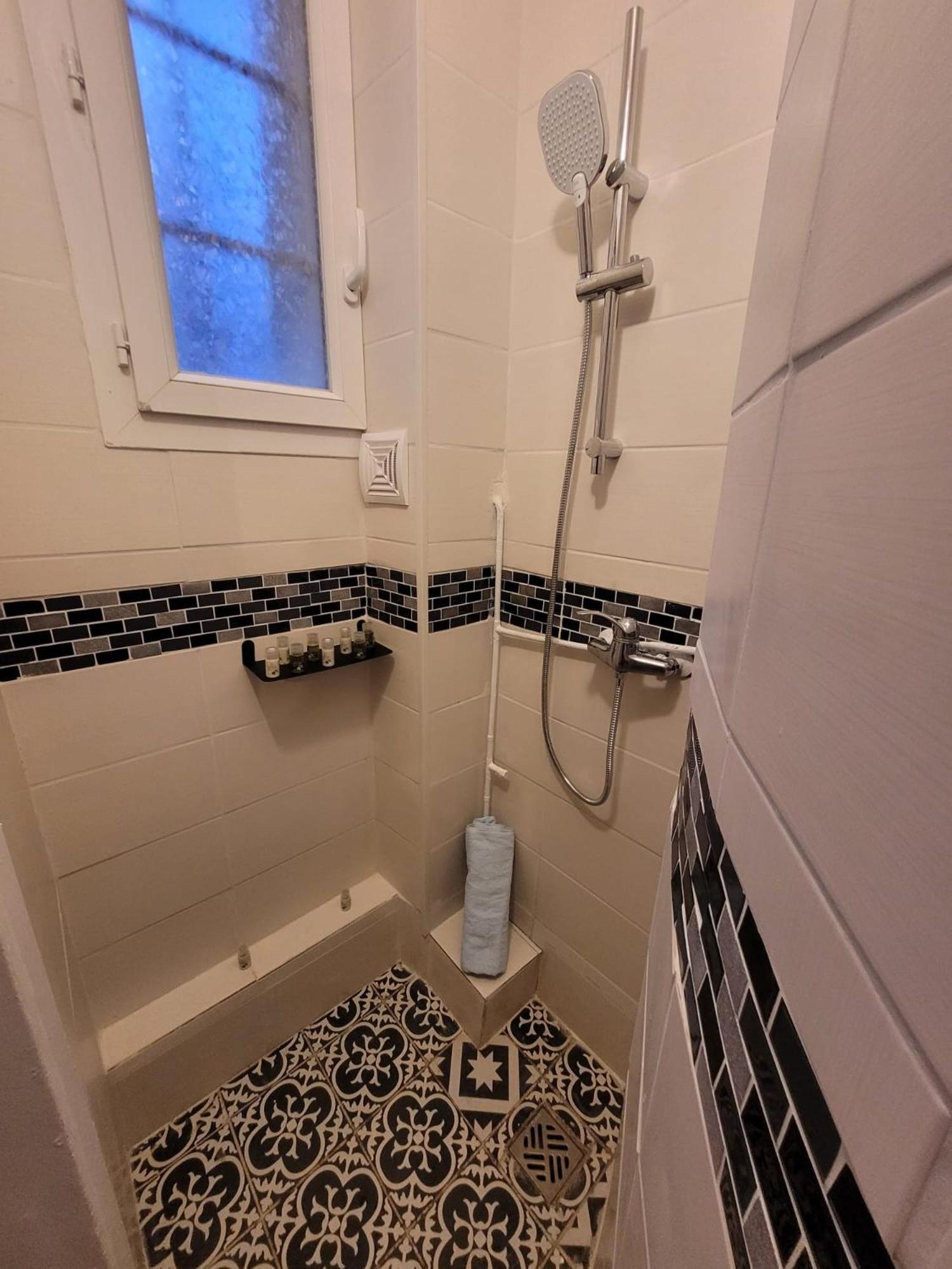 Charmant Appartement Pres De Montmartre 2 パリ エクステリア 写真